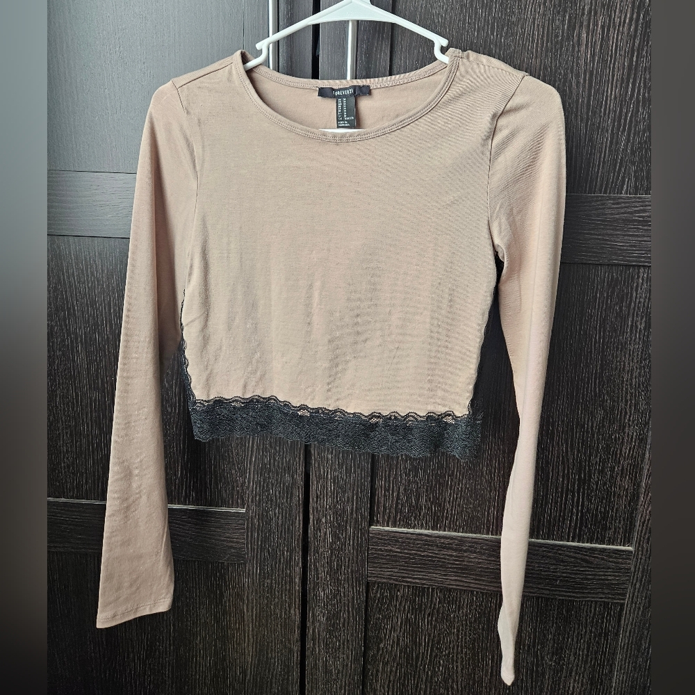 NWT Forever 21 Long Sleeve With Lace Cropped Top